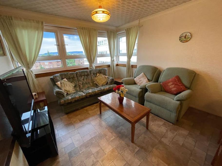 West End Hidden Gem - Modern 2-Bedroom Apartment With Residents Patio グラスゴー エクステリア 写真