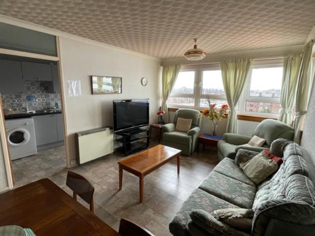 West End Hidden Gem - Modern 2-Bedroom Apartment With Residents Patio グラスゴー エクステリア 写真