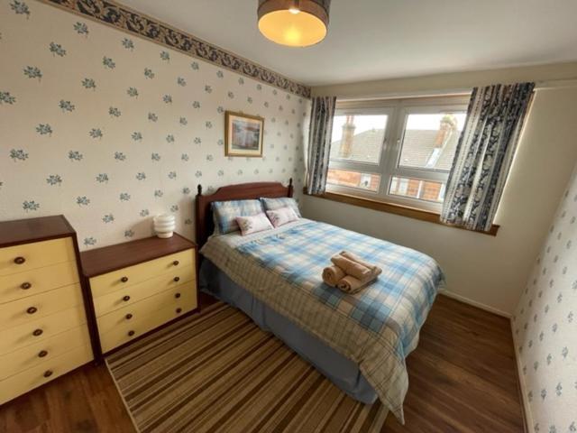 West End Hidden Gem - Modern 2-Bedroom Apartment With Residents Patio グラスゴー エクステリア 写真