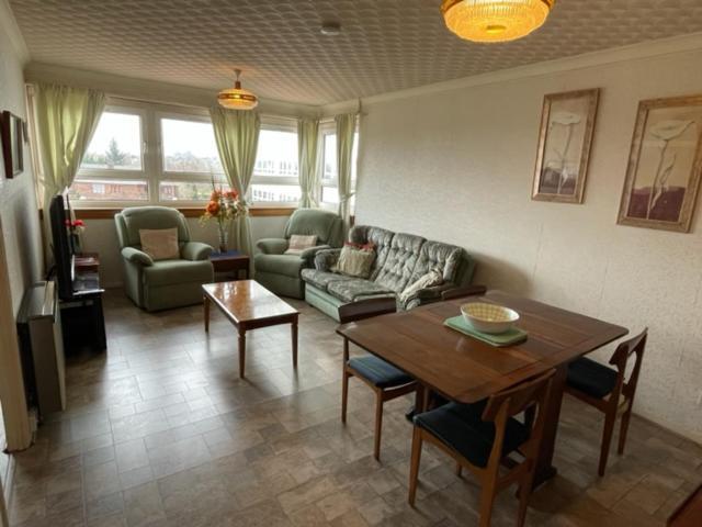 West End Hidden Gem - Modern 2-Bedroom Apartment With Residents Patio グラスゴー エクステリア 写真